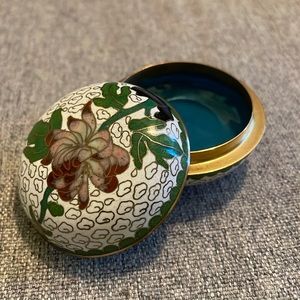 Vintage Cloisonné' Chinese jewelry box. Copper enamel. In perfect condition